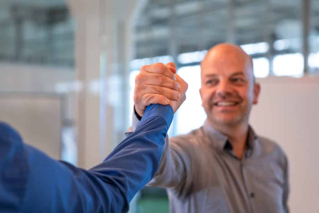 zakelijke-handdruk-samenwerking-succesvolle-partnerschap